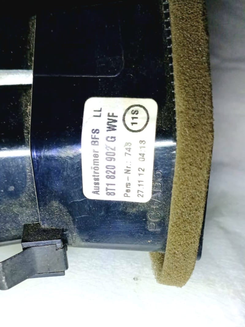 Salida aire derecha copiloto Audi A5 2012-2017 OEM 8T1820902G