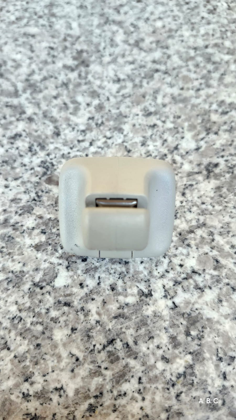 Grapa visera Volkswagen Tiguan 2.0 turbo 2007-2015