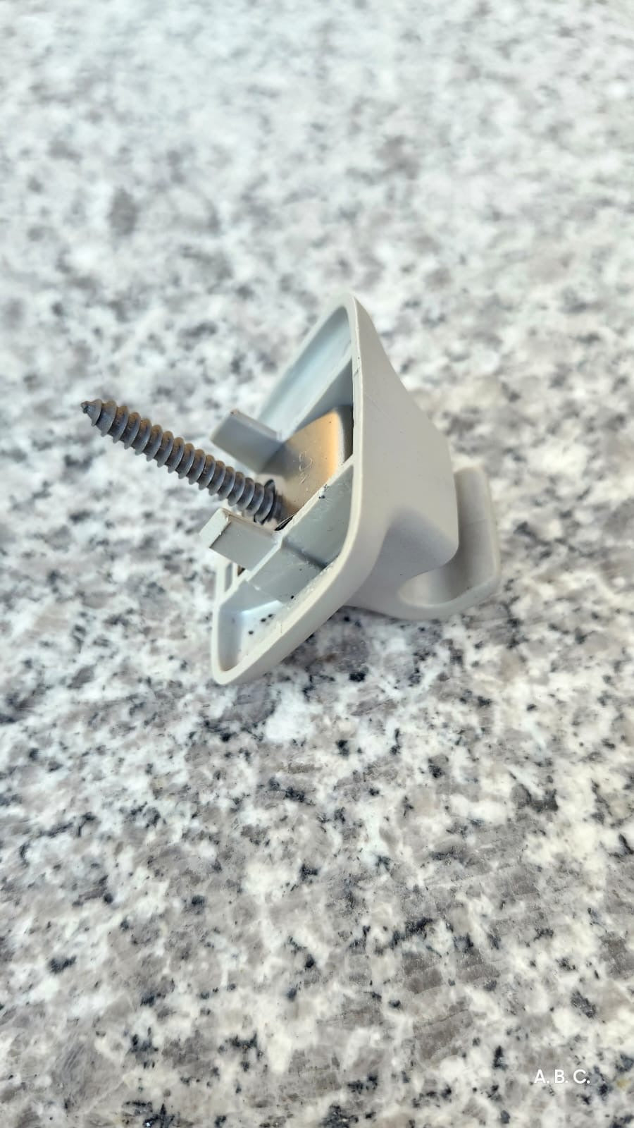 Grapa visera Volkswagen Tiguan 2.0 turbo 2007-2015