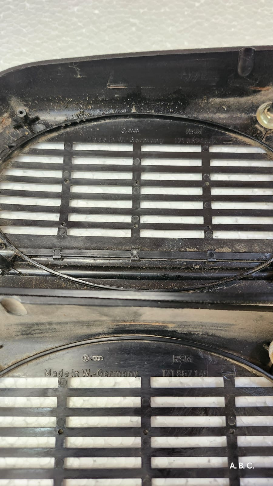 171867150A Tapas bocinas Volkswagen cabriolet Mk1 OEM