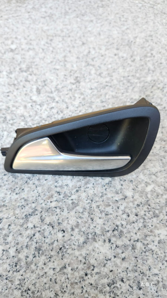 Manija de puerta interior Izquierda piloto Ford Focus 2012-2014 OEM BM51-A22601-BDW