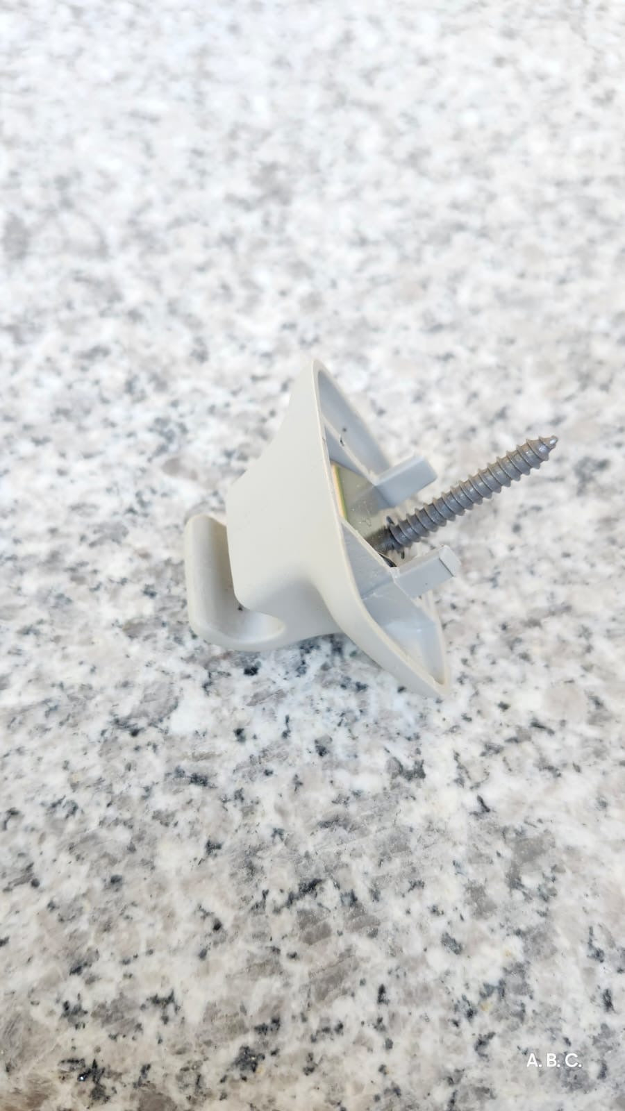 Grapa visera Volkswagen Tiguan 2.0 turbo 2007-2015