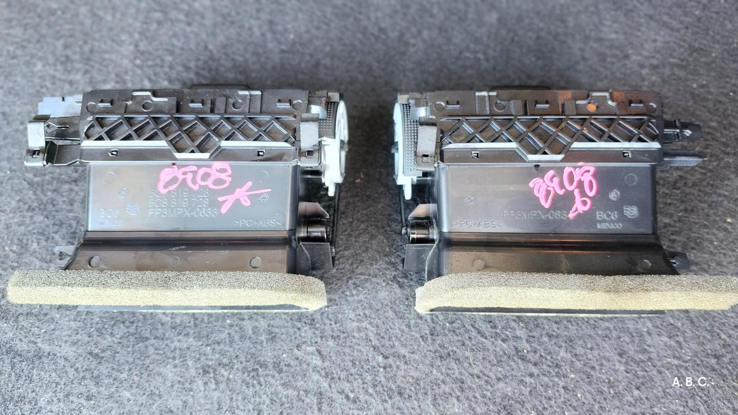 Rejillas ventilacion central Volkswagen Jetta 2015 OEM 5C7819728