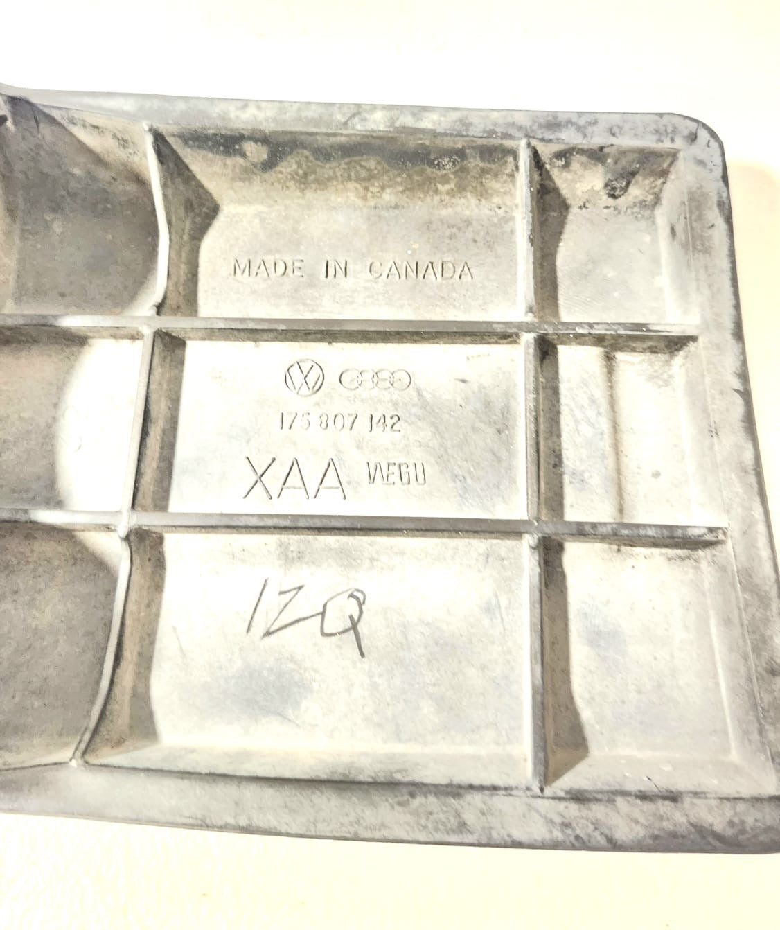 Aleron defensa trasera Izquierda Volkswagen Caribe cabriolet 1981-1987 OEM 175807141