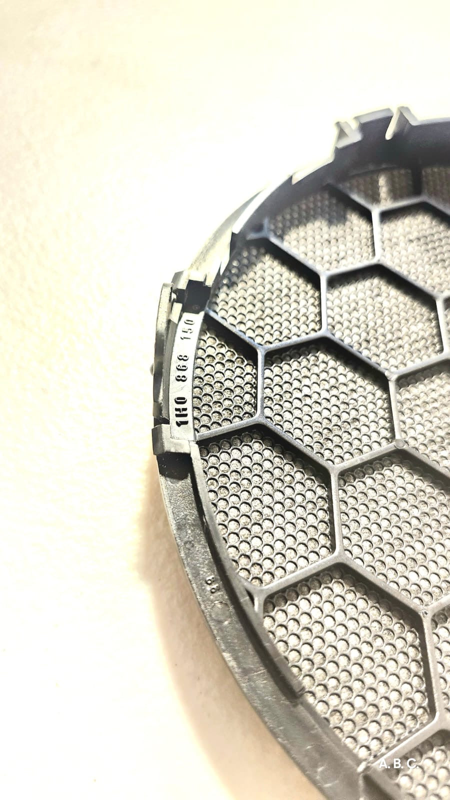 Rejilla bocina Volkswagen Golf mk3 1991-1999 OEM 1H0868150