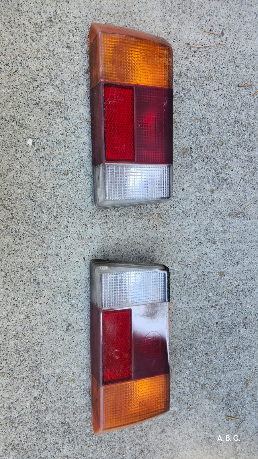 Calaveras Volkswagen Cabriolet caribe 1987 OEM 171 945 096 y 095 (2piezas)