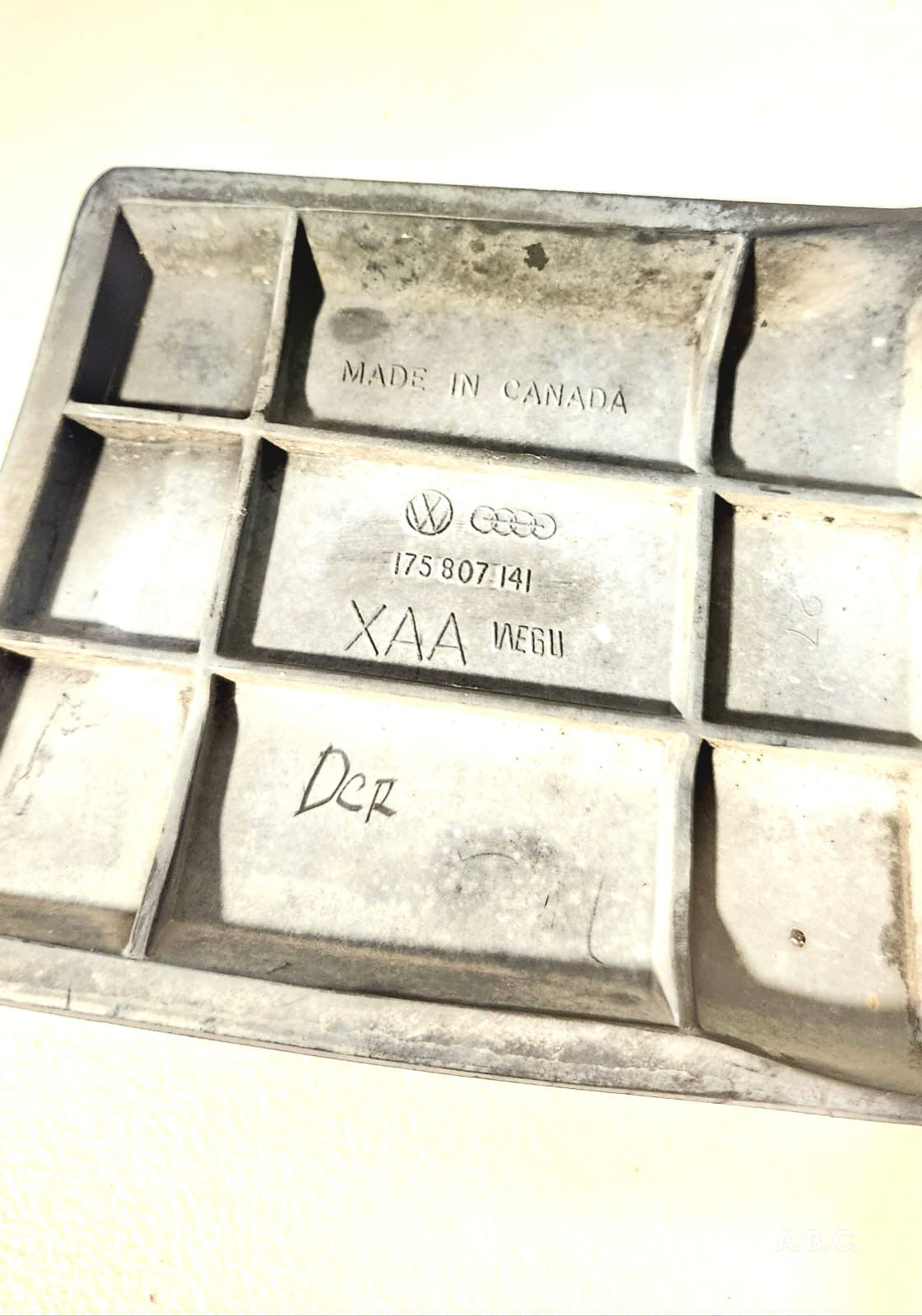 Aleron defensa trasera Derecho Volkswagen Caribe cabriolet 1981-1987 OEM 175 807 141