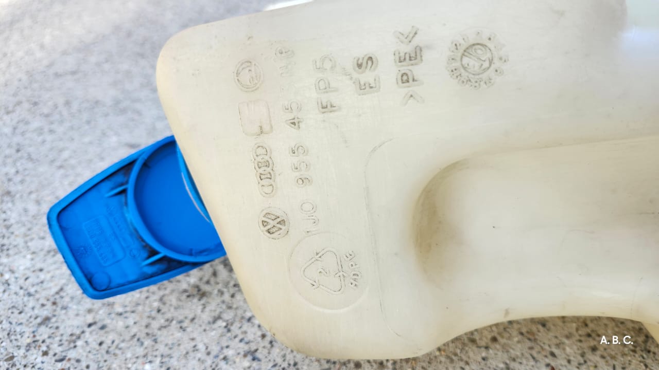 Depósito limpiaparabrisas Vw Jetta Clasico OEM 1J0955453
