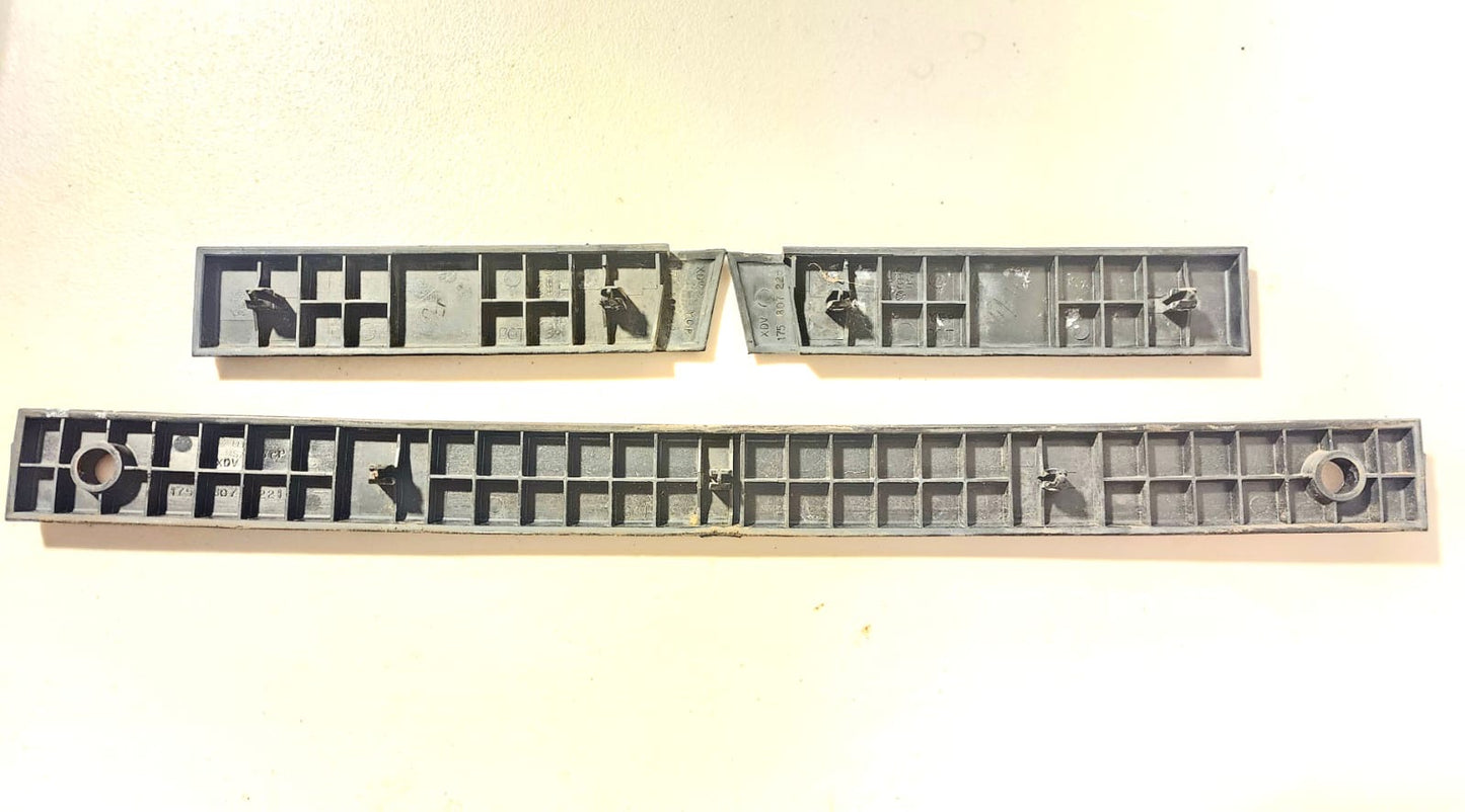 Embellecedores plásticos defensa Delantera Volkswagen Caribe cabriolet 1981-1987 OEM 175807222