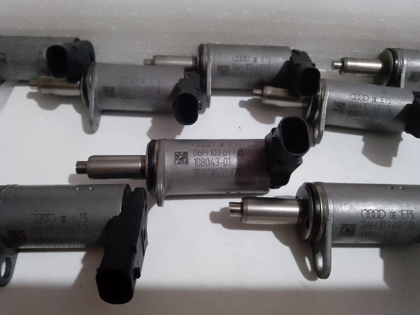 Válvula control VVT árbol levas Audi A5 2013 motor 2.0 06H103697 B OEM