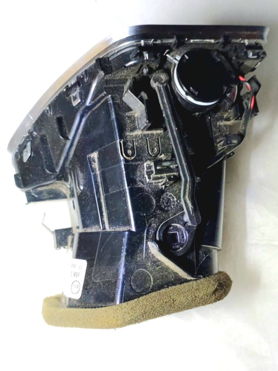 Salida aire derecha copiloto Audi A5 2012-2017 OEM 8T1820902G