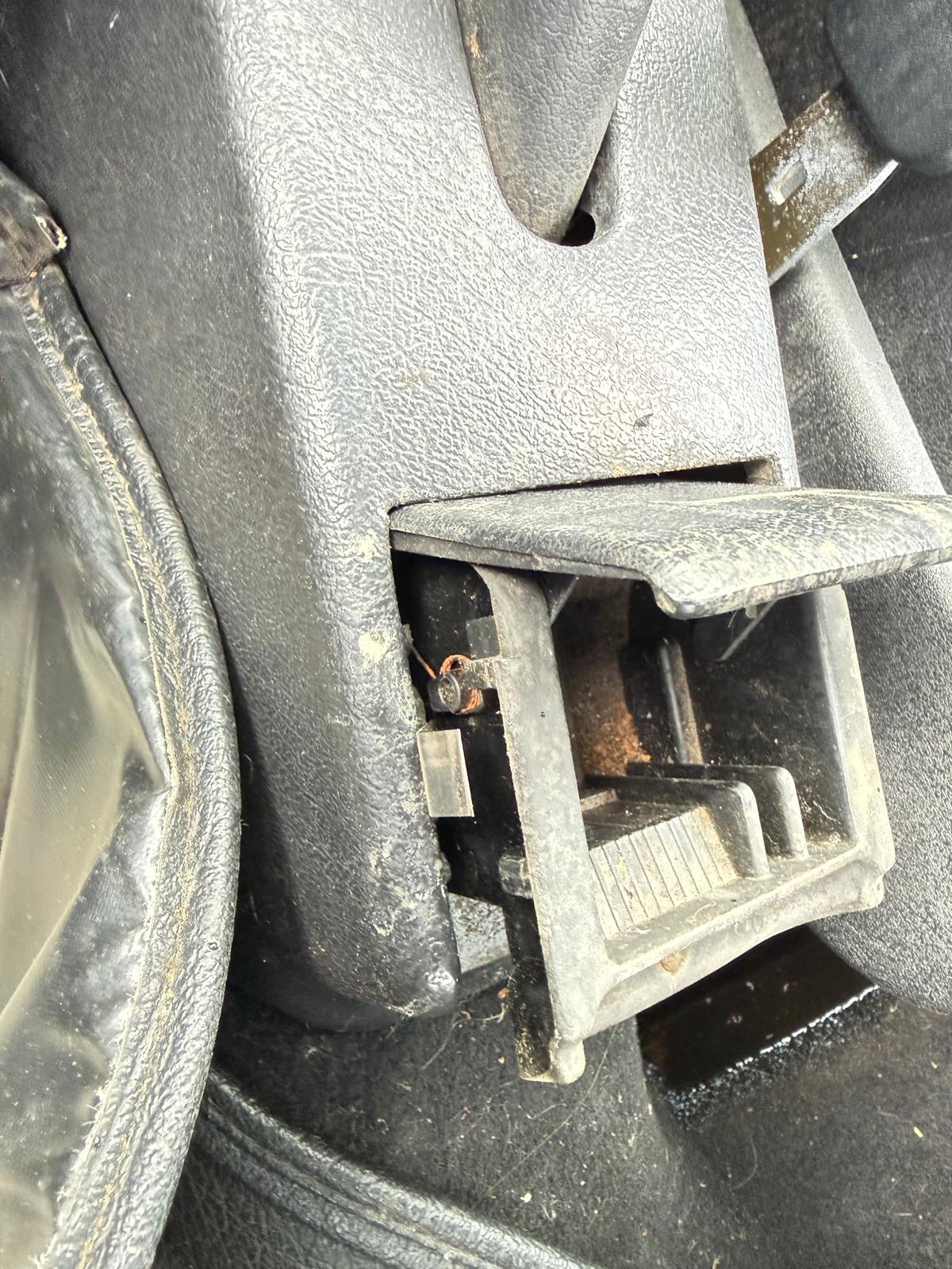 1H0857962 Cenicero trasero Volkswagen Mk3 A3 Golf OEM