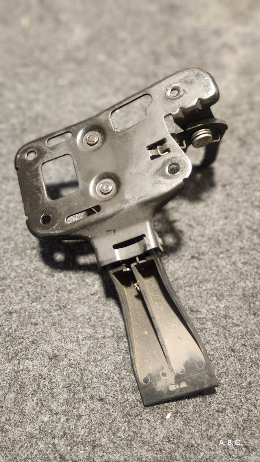 Contra chapa cofre Audi A5 Q5 A4 OEM 8R0823480