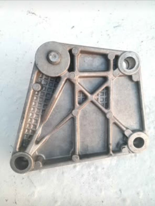 Base soporte transmisión automática Renault clio - OEM 415090 | Becerril Autopartes VW