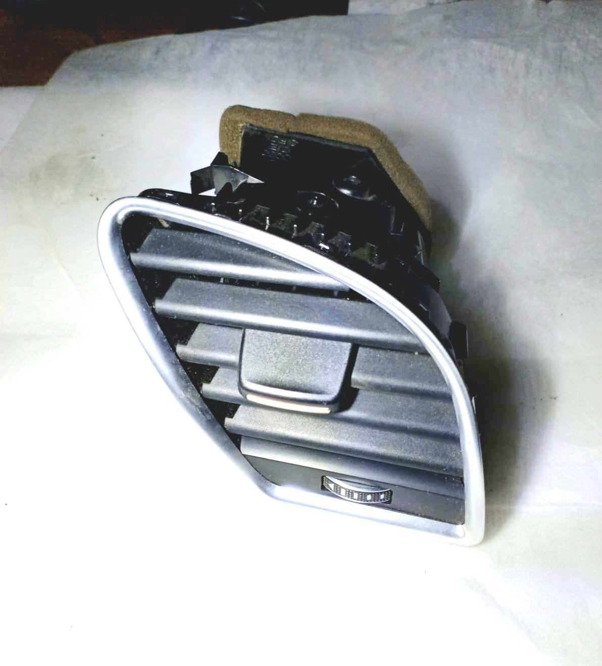 Salida aire derecha copiloto Audi A5 2012-2017 OEM 8T1820902G