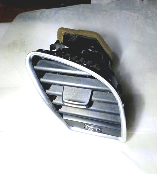 Salida aire derecha copiloto Audi A5 2012-2017 OEM 8T1820902G