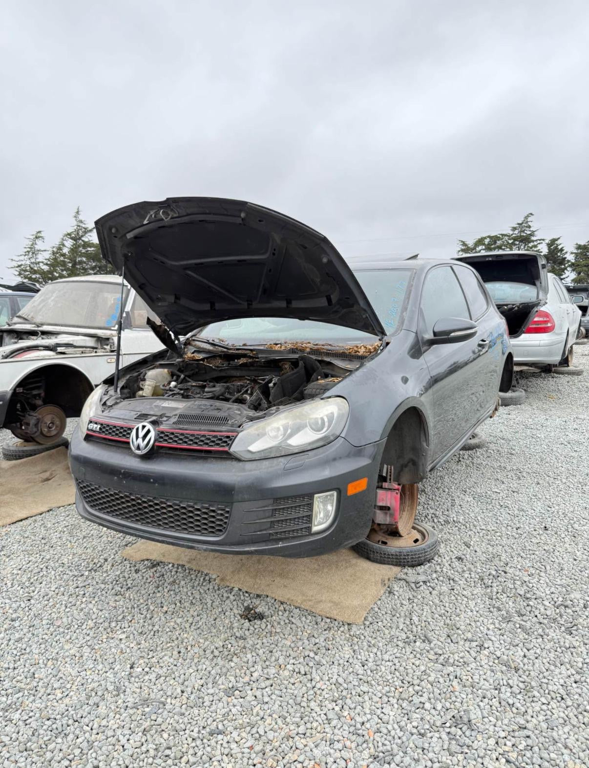 Parrilla central Volkswagen GTI 2011 OEM 5K0853651A