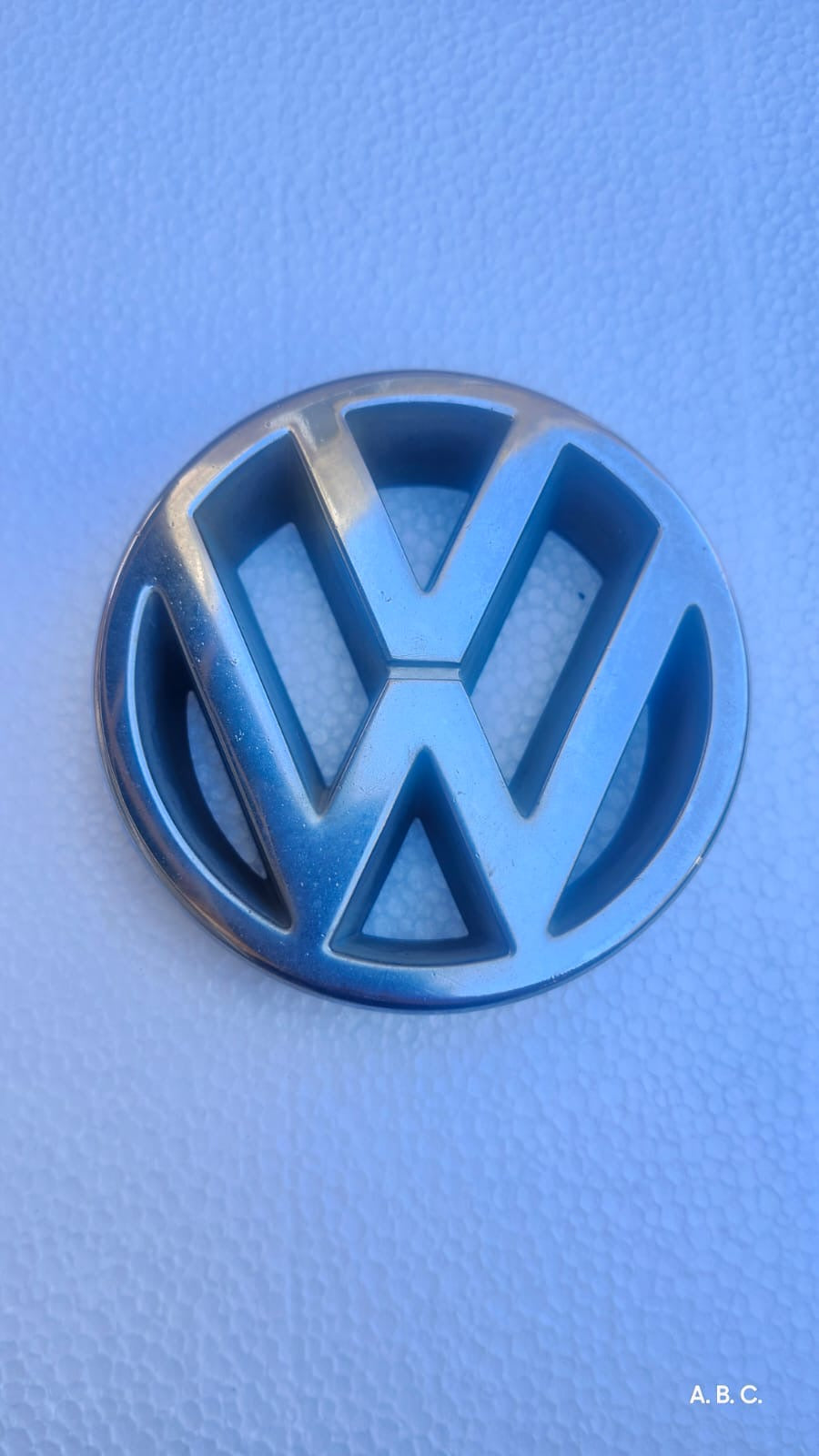 1J5853601 Emblema parrilla Volkswagen Jetta Golf A4 MK4 OEM