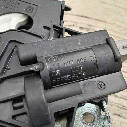 4f5827505d Chapa Cajuela Audi A5 2013 Oem