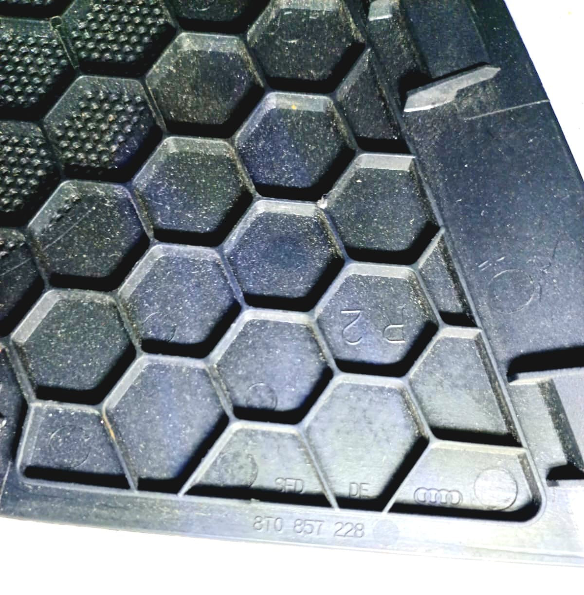 Tapas rejillas der/izq bocinas tablero Audi A4 A5 OEM 8T0857228