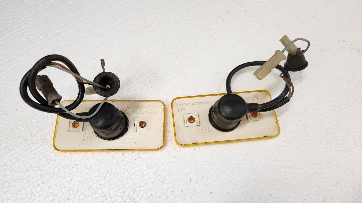 321945051 Par Direccionales Volkswagen cabriolet OEM c/arnes