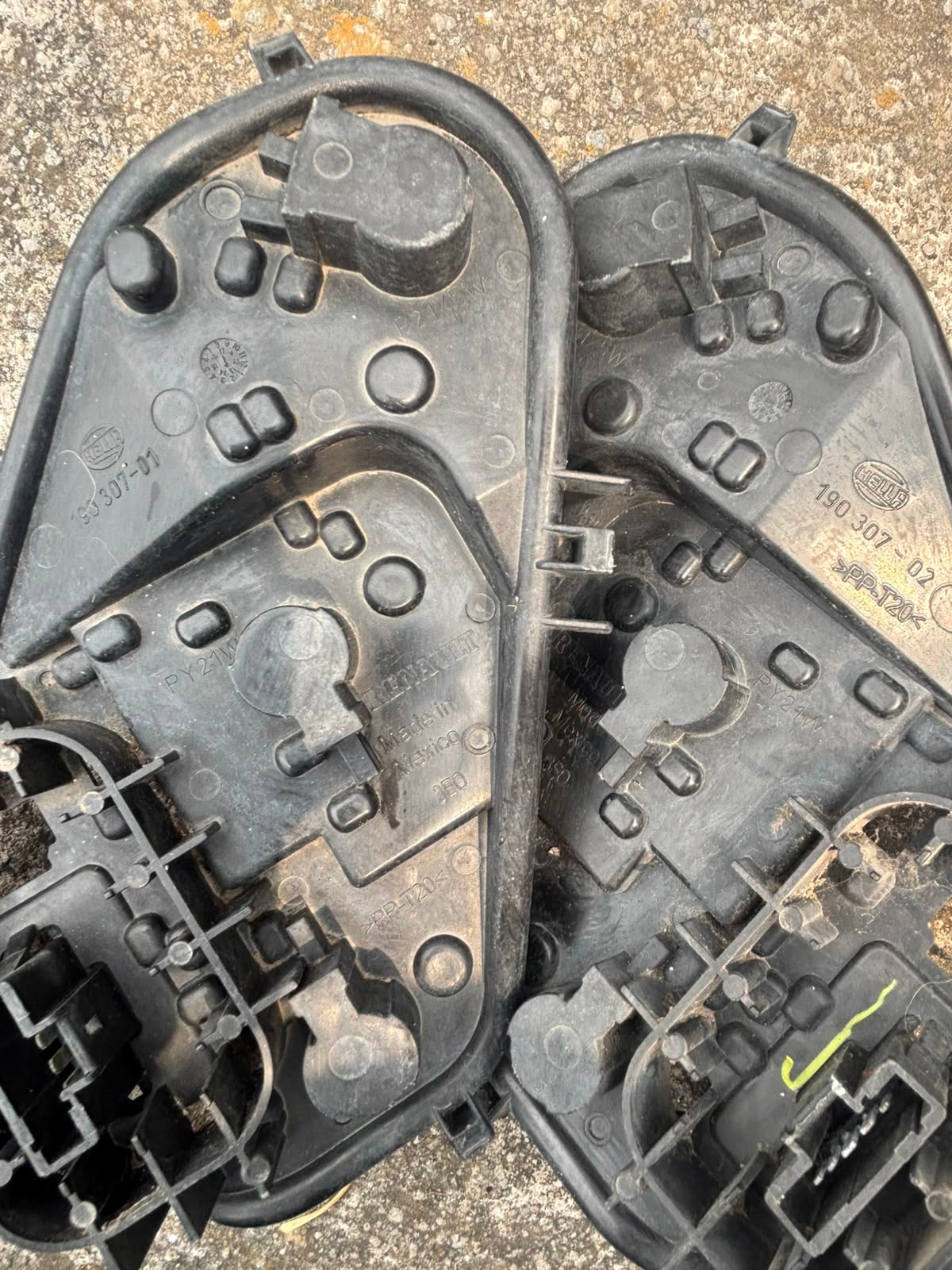 19030702 Portafocos traseros Renault Logan 15-22 OEM