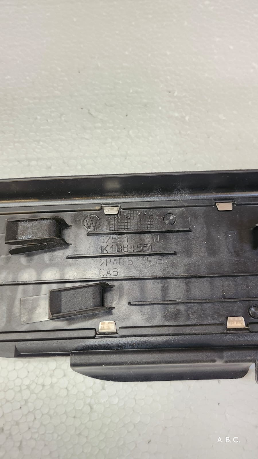 1k1864551 Reposa pie tapate Volkswagen Bora Gli 06-10 OEM