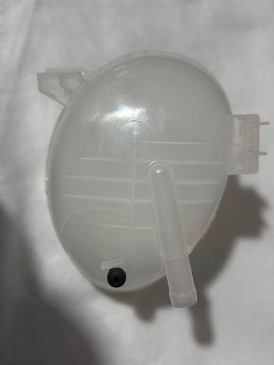 Depósito anticongelante Ford Figo 3Cil 19-22 - OEM GN1Z8A080A | Becerril Autopartes VW (2)