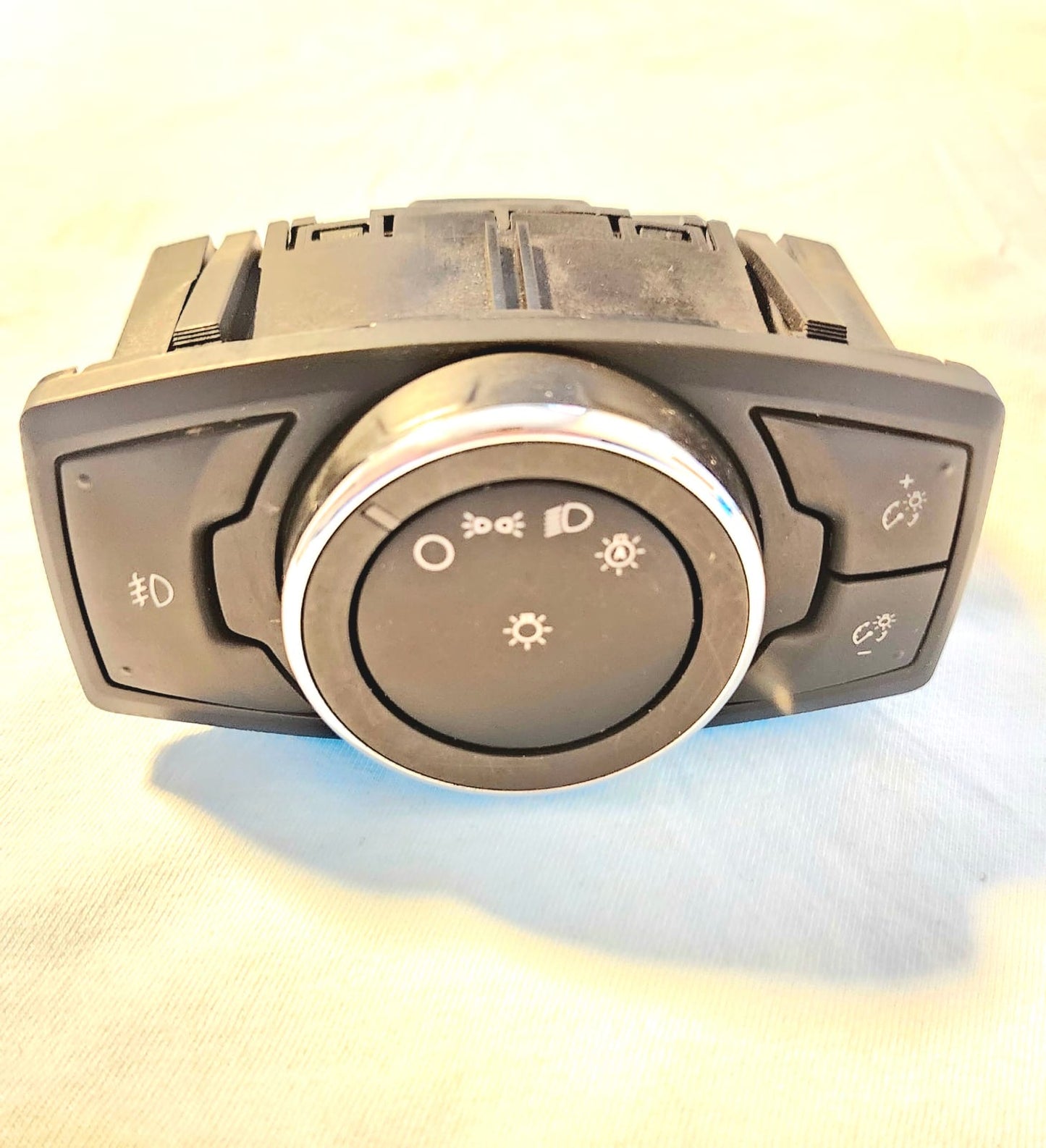 DG9T-13D061-BCW Control Ford Fusion