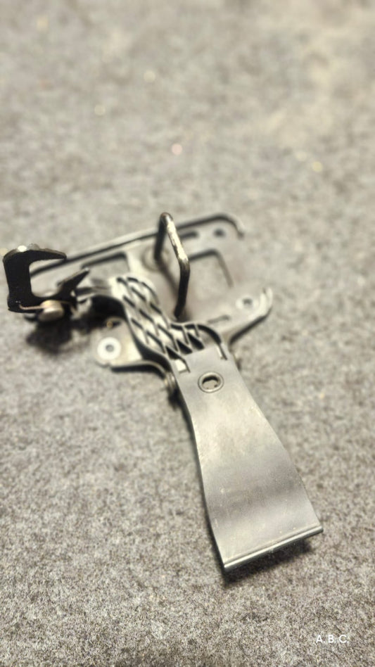 Contra chapa cofre Audi A5 Q5 A4 OEM 8R0823480