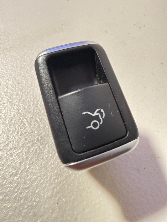 A2129059200 Botón apertura cajuela Mercedes Benz Cla 250 OEM