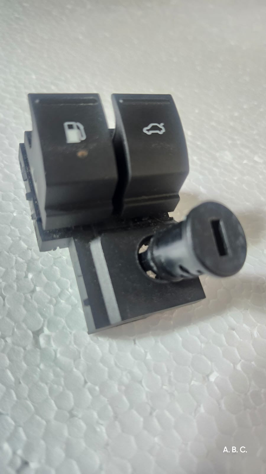 1k0959832B Botón Tapa Gas y Cajuela chapa Volkswagen Bora Gli 06-10 OEM