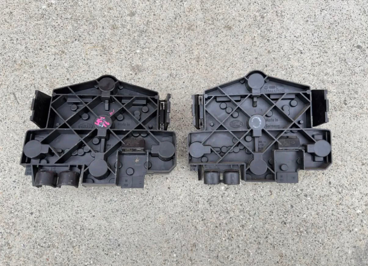 165945257B Portafocos Calaveras Volkswagen Jetta A2 MK2 87-92 hella