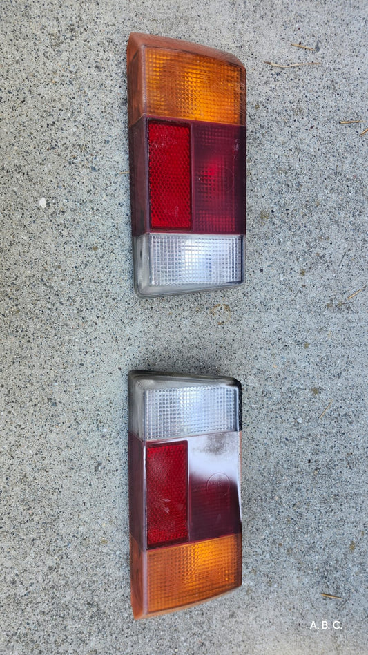 Calaveras Volkswagen Cabriolet caribe 1987 OEM 171 945 096 y 095 (2piezas)