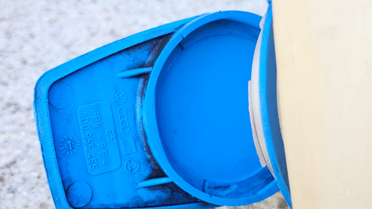 Depósito limpiaparabrisas Vw Jetta Clasico OEM 1J0955453