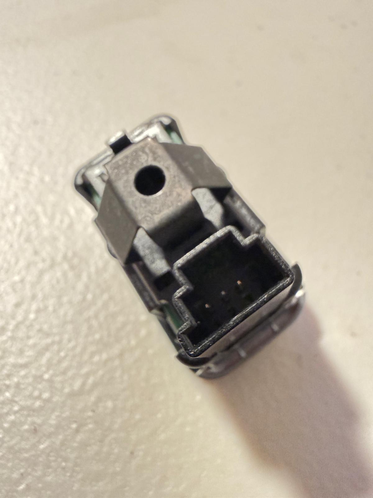 A2049058102 Botón Switch Vidrio Mercedes Benz Cla 250 14-23 OEM