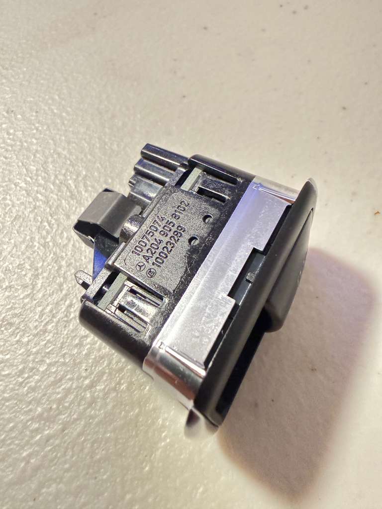 A2049058102 Botón Switch Vidrio Mercedes Benz Cla 250 14-23 OEM