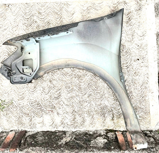 Salpicadera derecha Renault Logan 1.6l 12-19 OEM