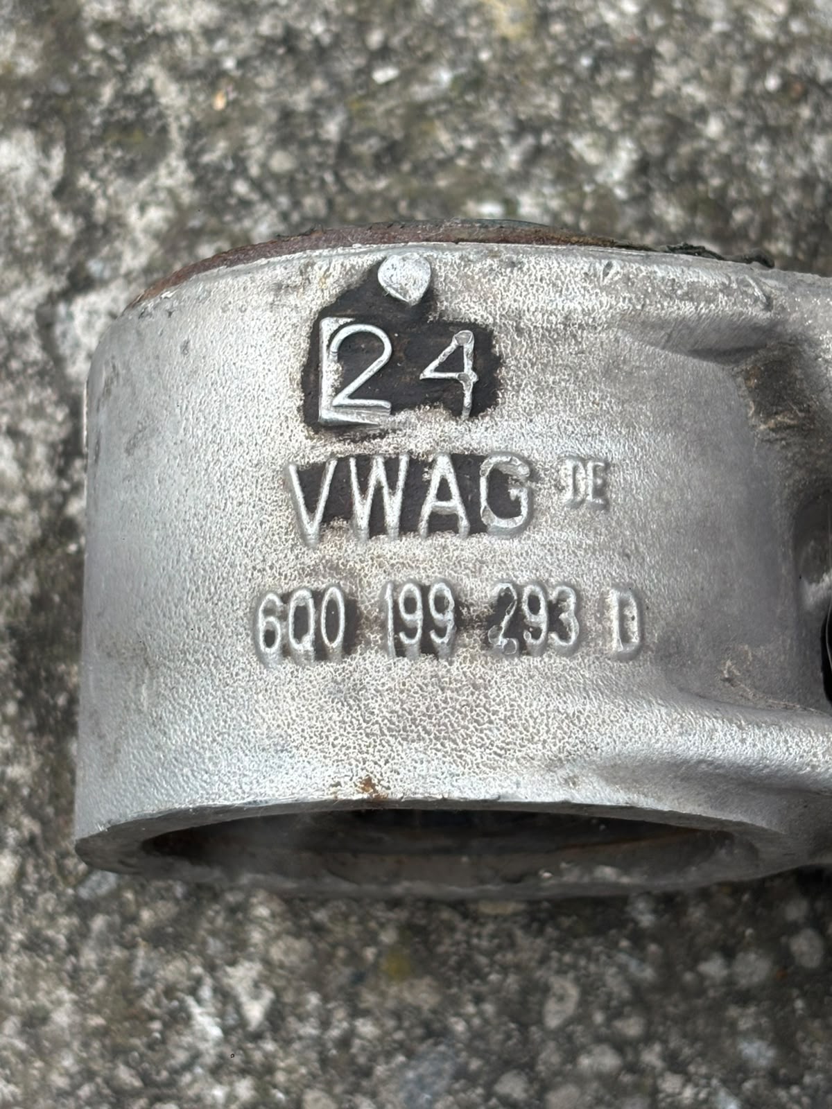 Base soporte horquilla Seat Ibiza sport 2.0 - OEM 6Q0199293D | Becerril Autopartes VW (4)