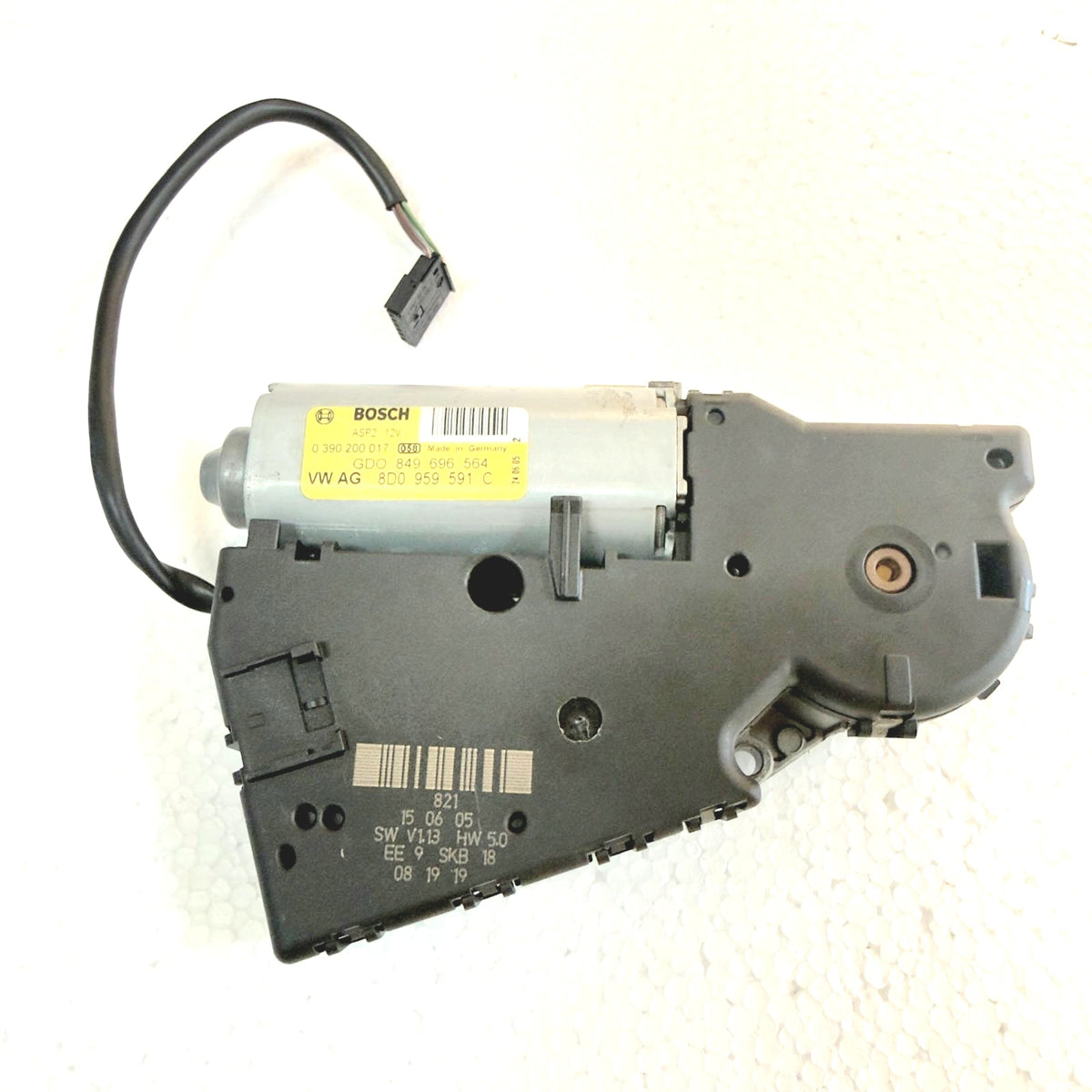 8D0959591C Motor apertura quemacocos Volkswagen Bora 99-11
