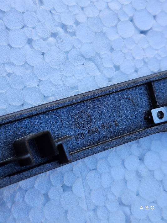 1K0819743 Caratula tablero y bisel estereo Volkswagen Bora 05-10 Oem