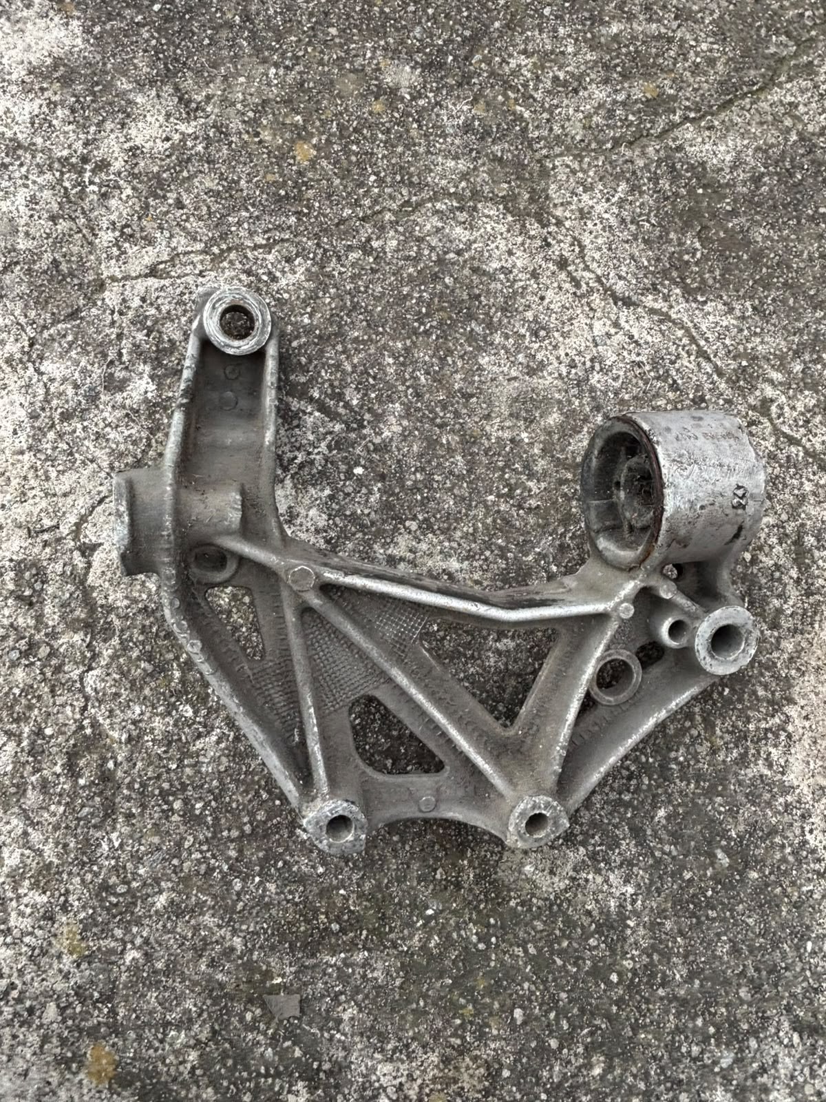 Base soporte horquilla Seat Ibiza sport 2.0 - OEM 6Q0199293D | Becerril Autopartes VW