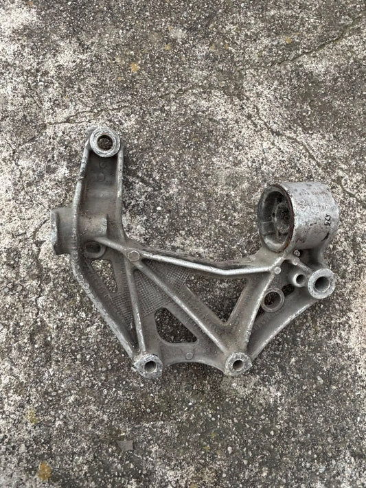 Base soporte horquilla Seat Ibiza sport 2.0 - OEM 6Q0199293D | Becerril Autopartes VW