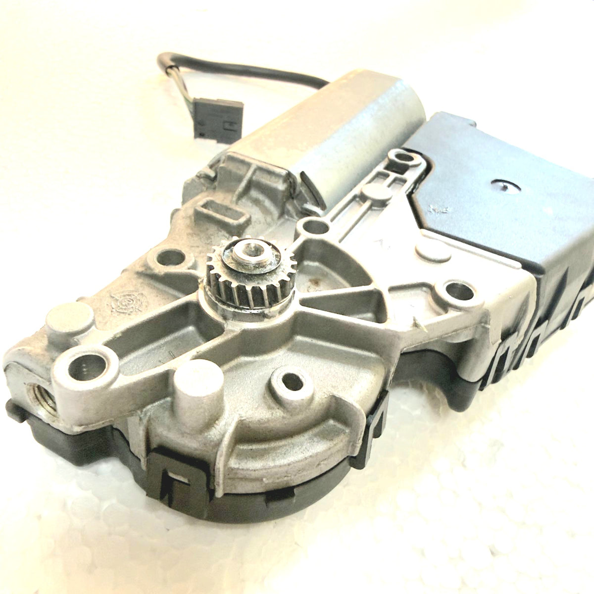 8D0959591C Motor apertura quemacocos Volkswagen Bora 99-11